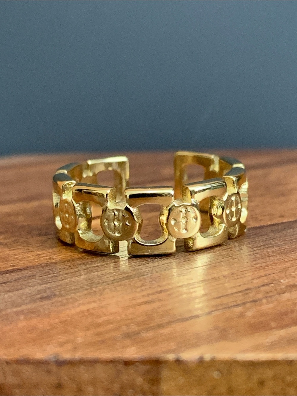 NWT gold tone cut out ring size 7.5